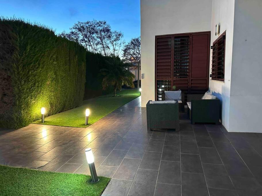 Modern 5-Bedroom Villa With Pool Montequinto Exterior foto